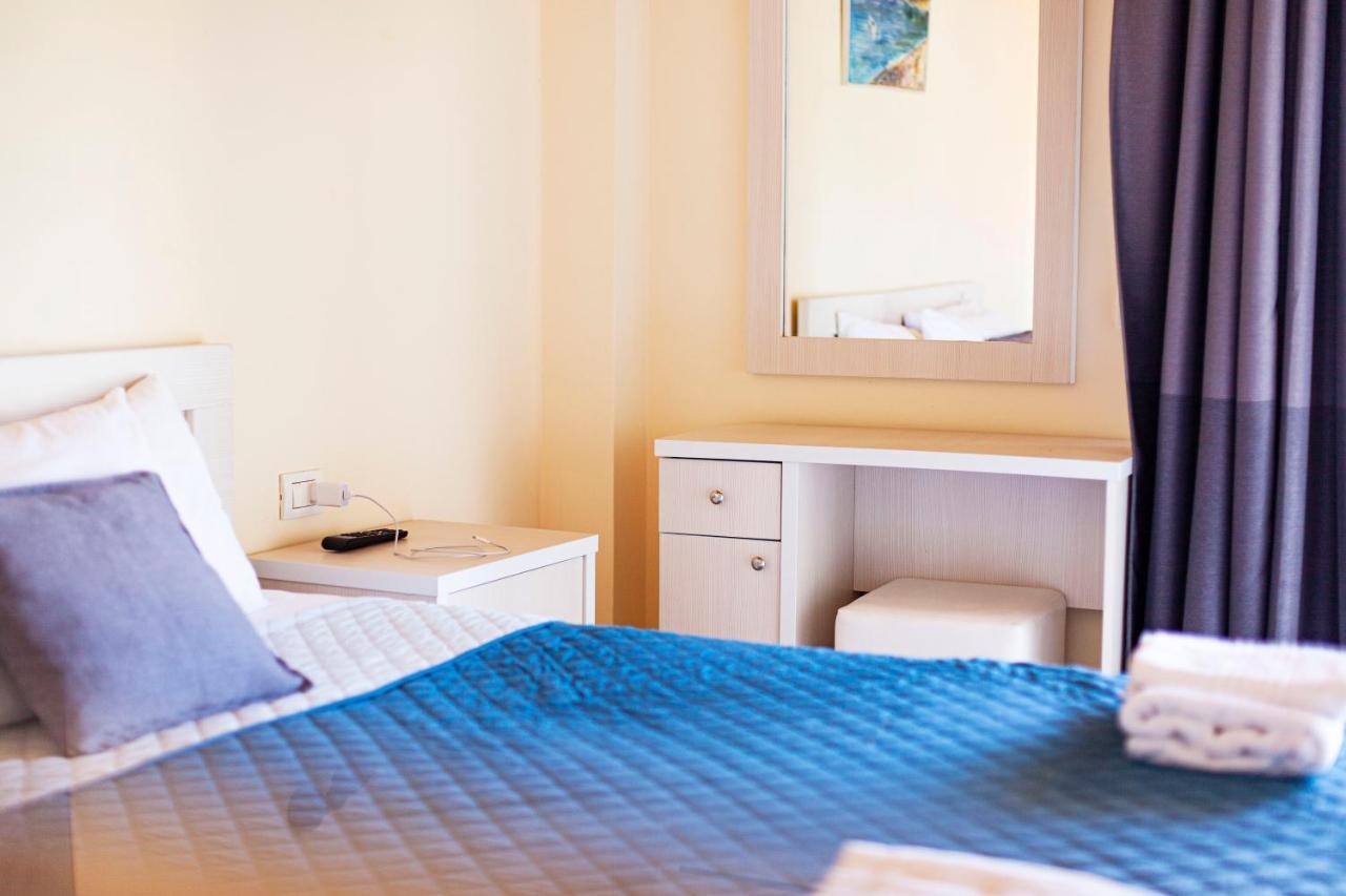 George Hotel Rooms&Suites Himarë Extérieur photo